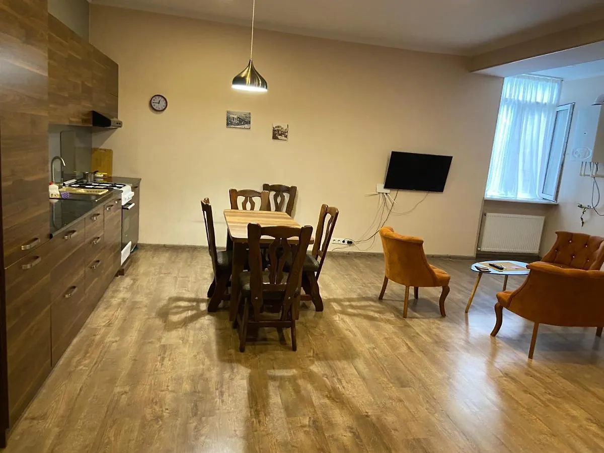 2-Bedroom Apartment On Historic Mtatsminda Тбилиси