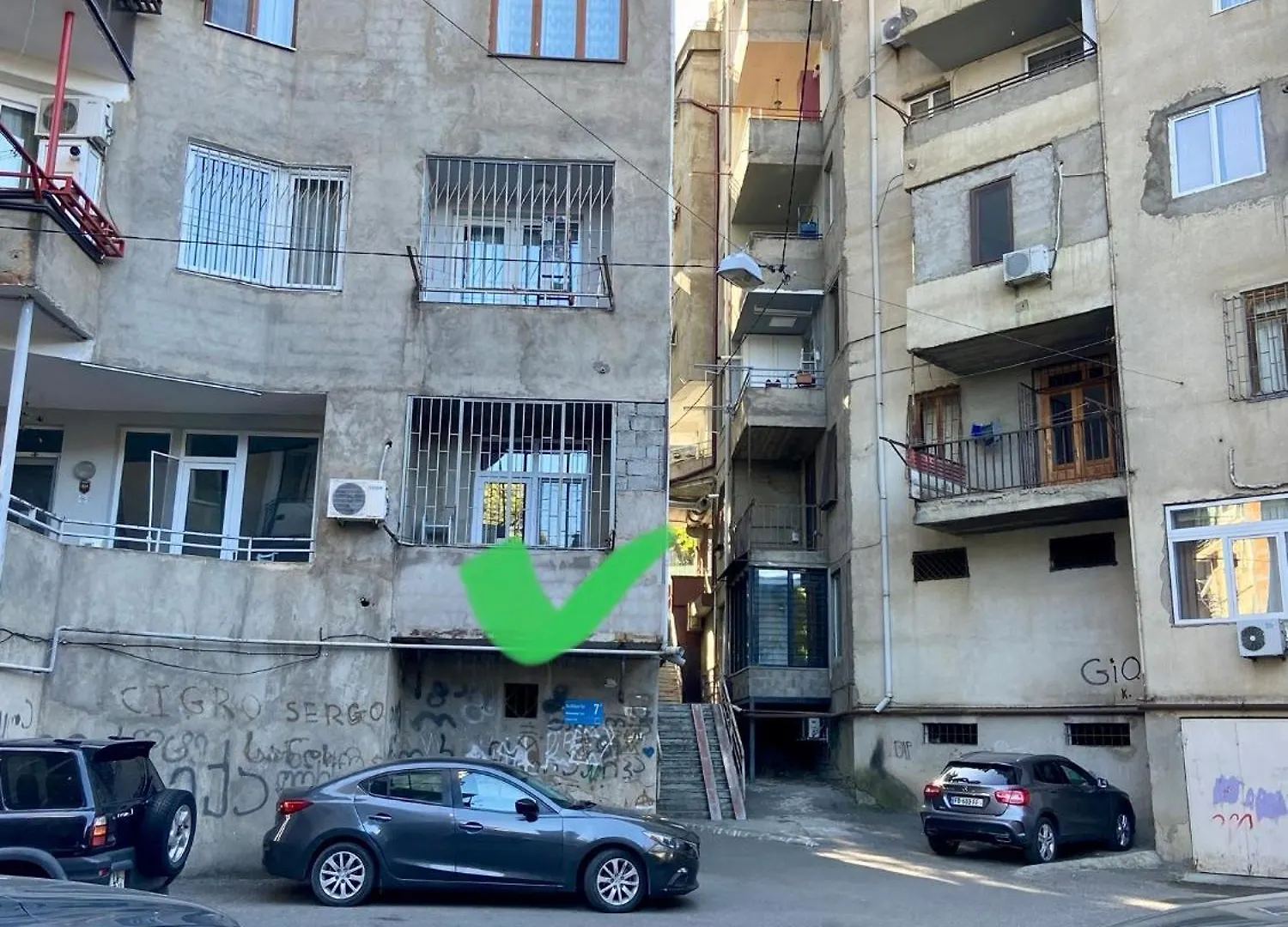 2-Bedroom Apartment On Historic Mtatsminda Тбилиси