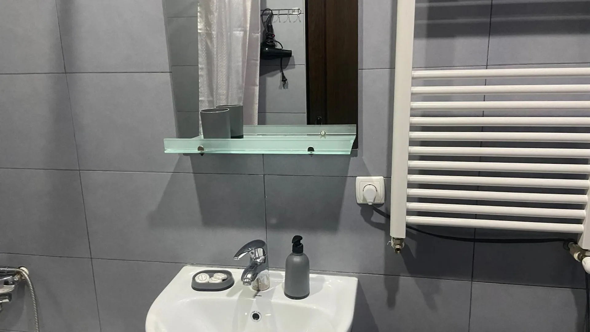 2-Bedroom Apartment On Historic Mtatsminda Тбилиси
